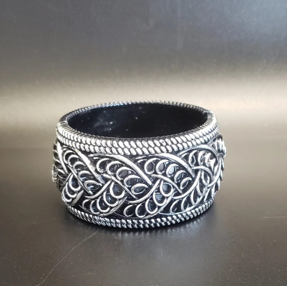Unique Silver Swirl Acrylic Light Weight Hinge Bracelet